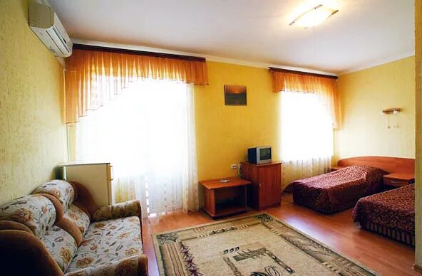 Санаторий в лазаревском с питанием недорого. Лазаревский санаторий 2 сочи. Бирюса санаторий в лазаревском. Пансионат аталанта лазаревское. Пансионат гренада лазаревское.