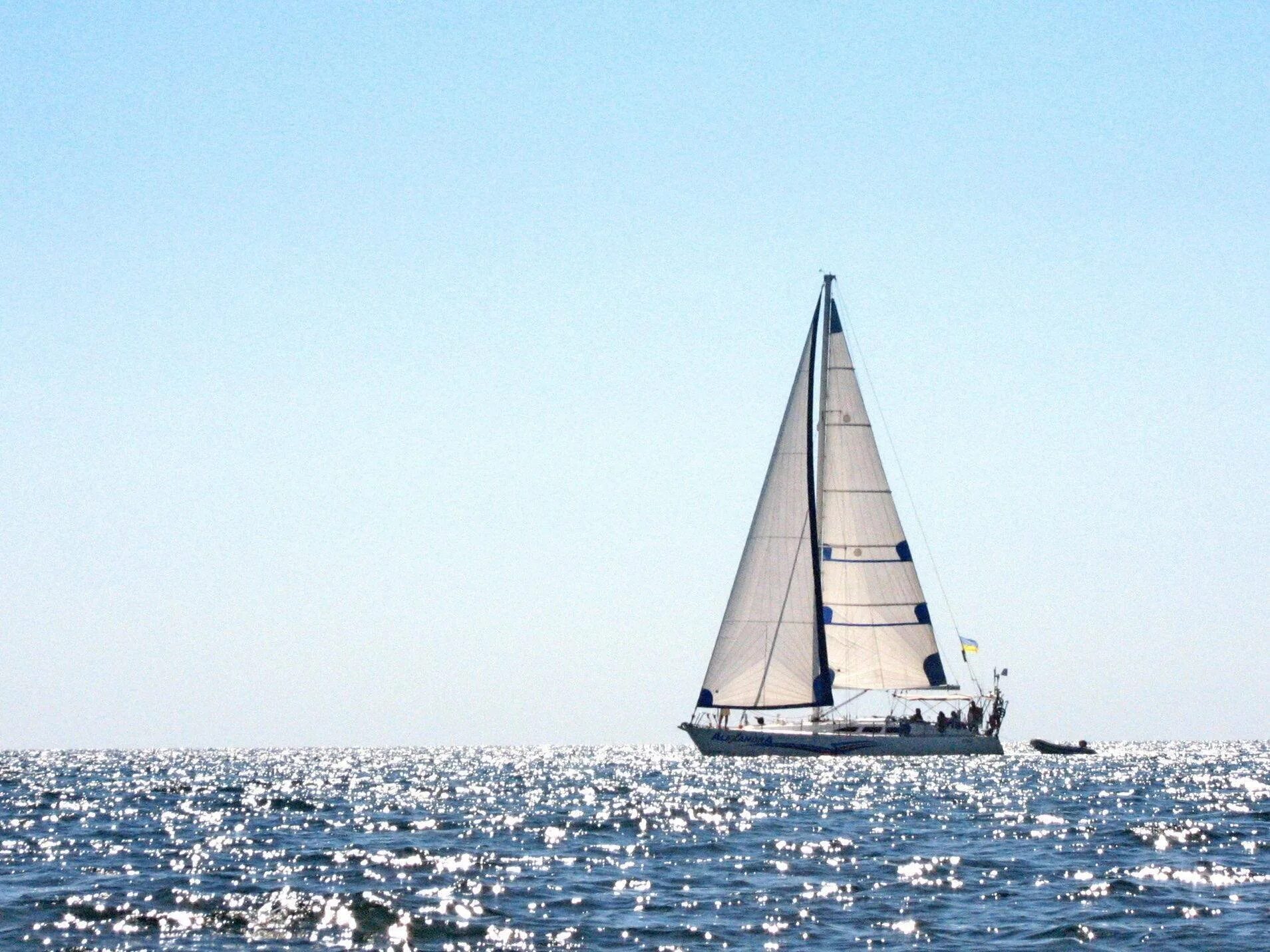 Белеет мой парус такой одинокий на фоне стальных кораблей. Белеет парус одинокий. Одинокий парус в море. Море парус. Парус белеет парус.