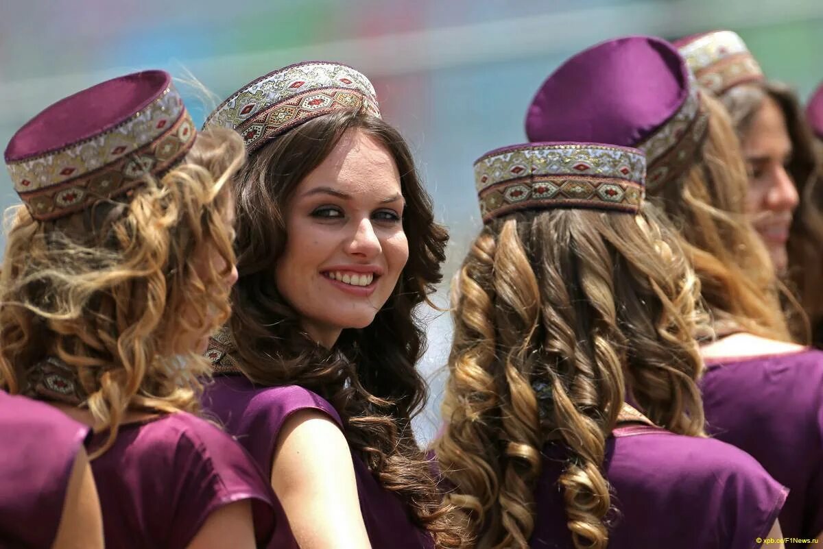 Women are back. F1 Grid girls Baku.