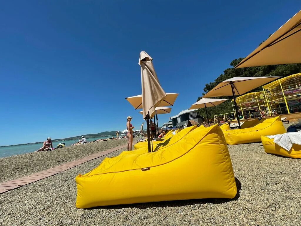 Новый формат отдыха. Гелегвуд пляжный клуб геленджик. «volna sea village» / «волна сиа виладж» гостиничный комплекс. Чепош-парк алтай. Глэмпинг лес сочи.