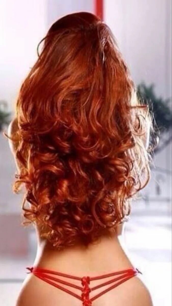 Redhead huge. Густые рыжие волосы. Длинные рыжие волосы. Рыжие кудри. Длинные рыжие волосы со спины.
