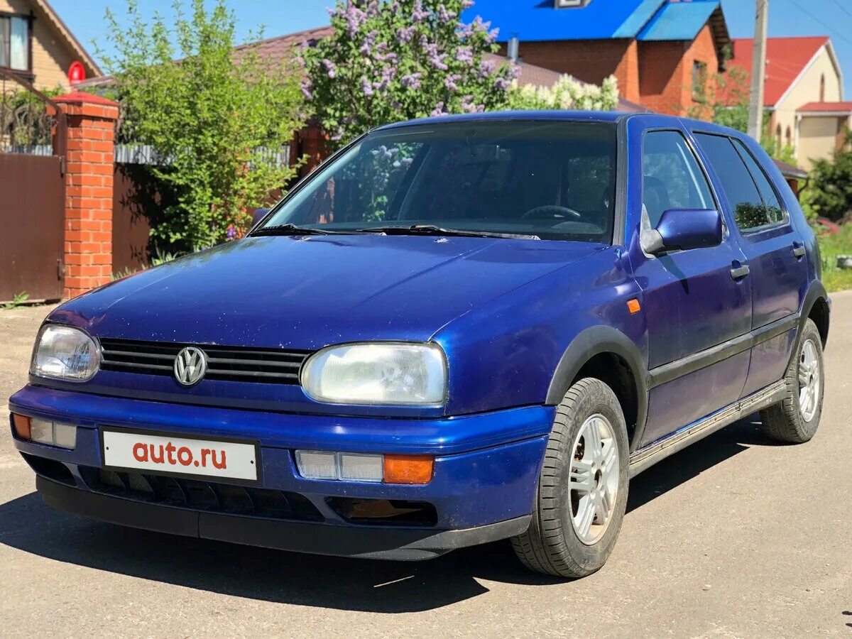 Volkswagen 1993. Фольксваген гольф 3 1993. Volkswagen Golf 3 синий. Фольксваген гольф 1993 года. Фольксваген гольф 1993 года хэтчбек.