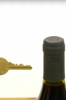 Бутылку вина без открывашки