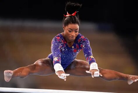 How much does Simone Biles weigh? 