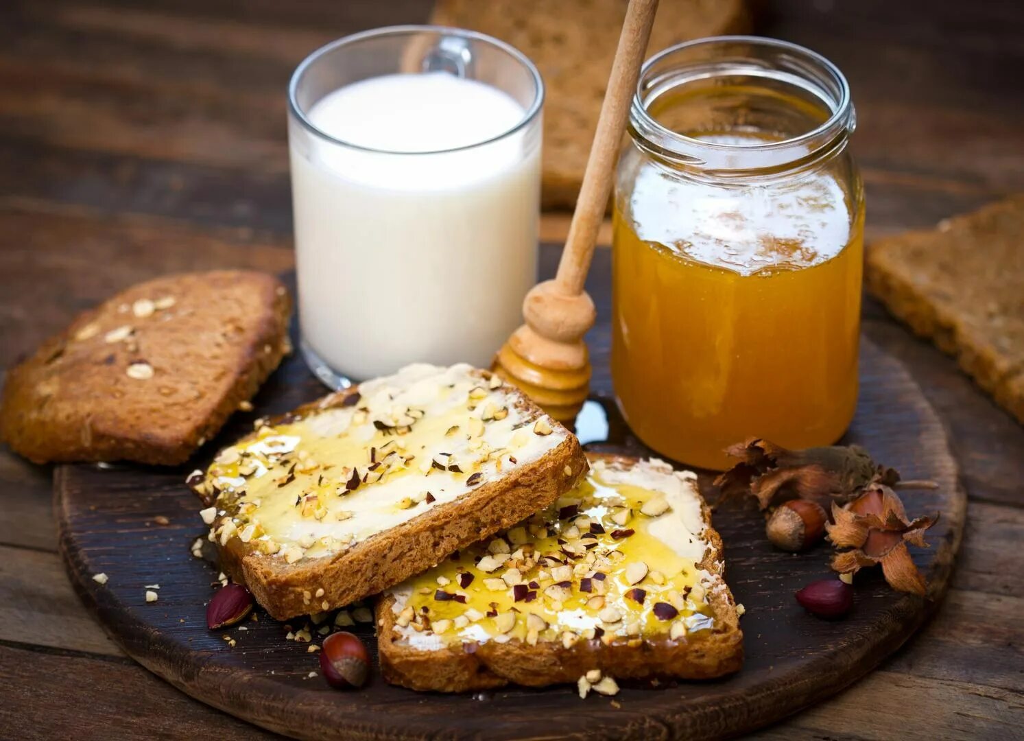 Honey toast. Молоко и мед. Медовый завтрак. Завтрак с медом. Хлеб с медом.