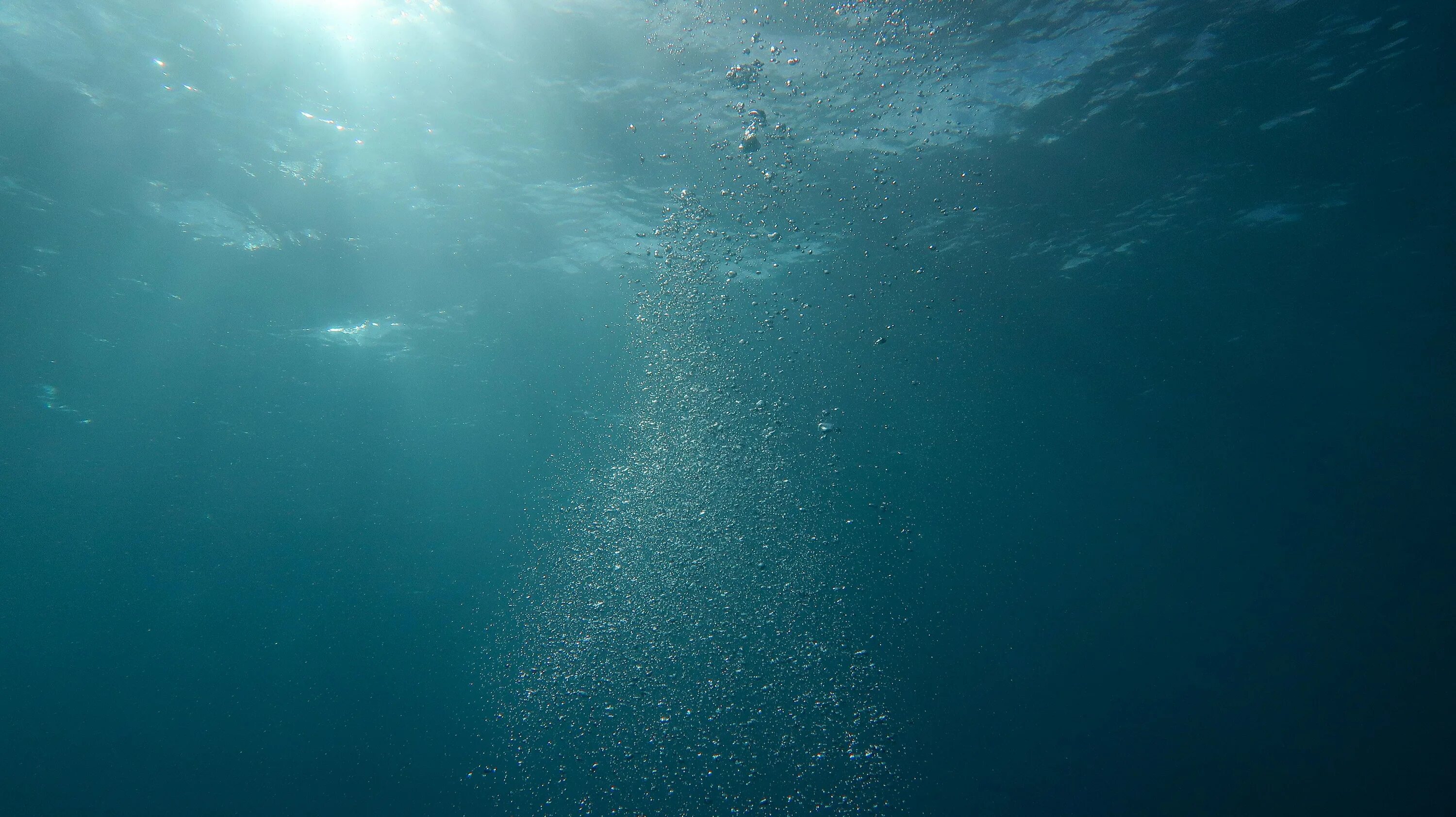 Темные глубины. Море глубина. Слушать глубина моря. Океан под водой. Океаны.