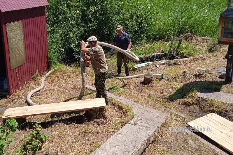 Житель родников. Обустройство родников. Житель родников. Благоустройство родника. Житель родников.