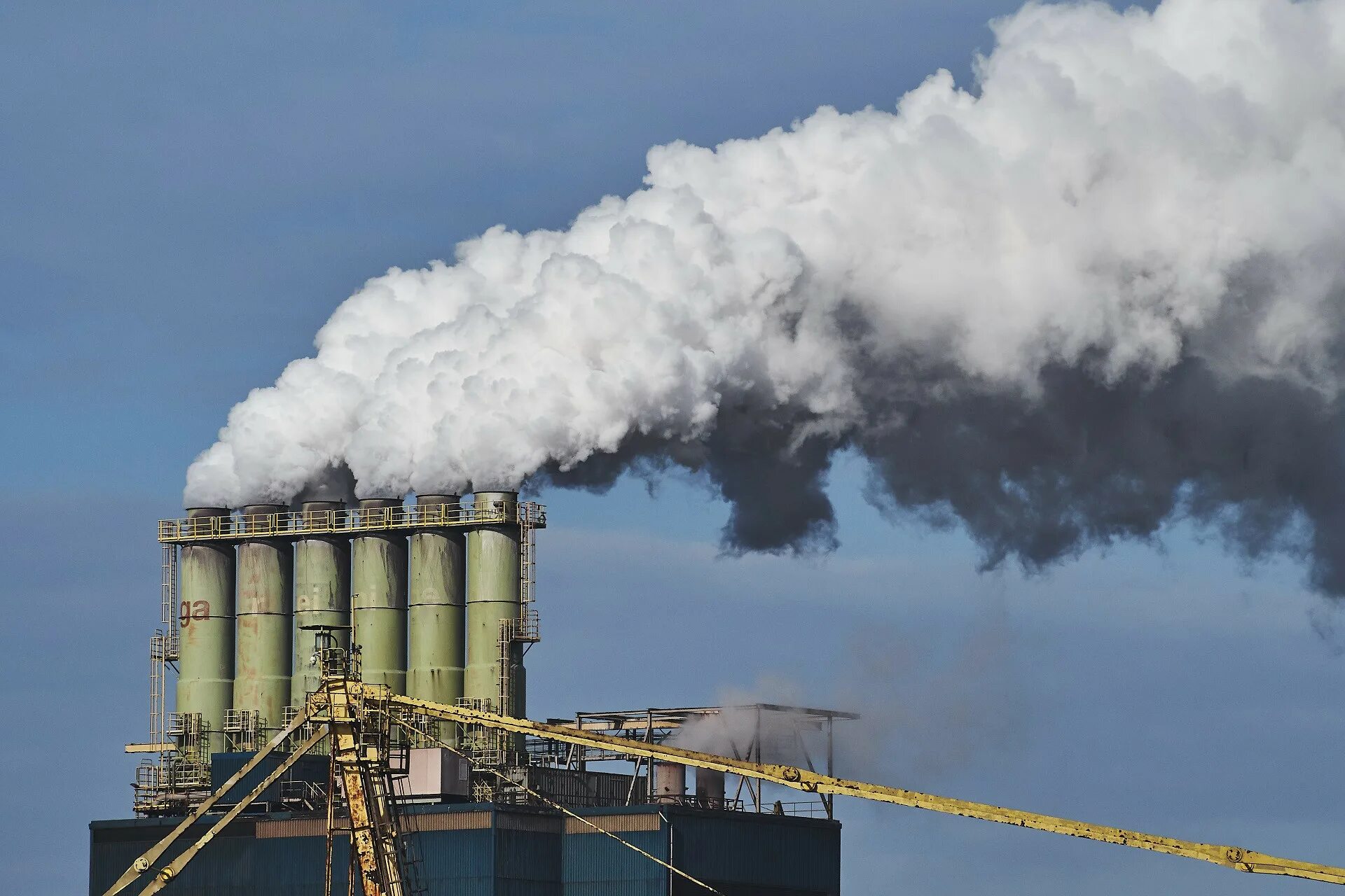Загрязнение атмосферы углекислым газом. Сжигание ископаемого топлива. Выбросы заводов. Сжигание промышленного топлива. Сжигание горючих ископаемых.