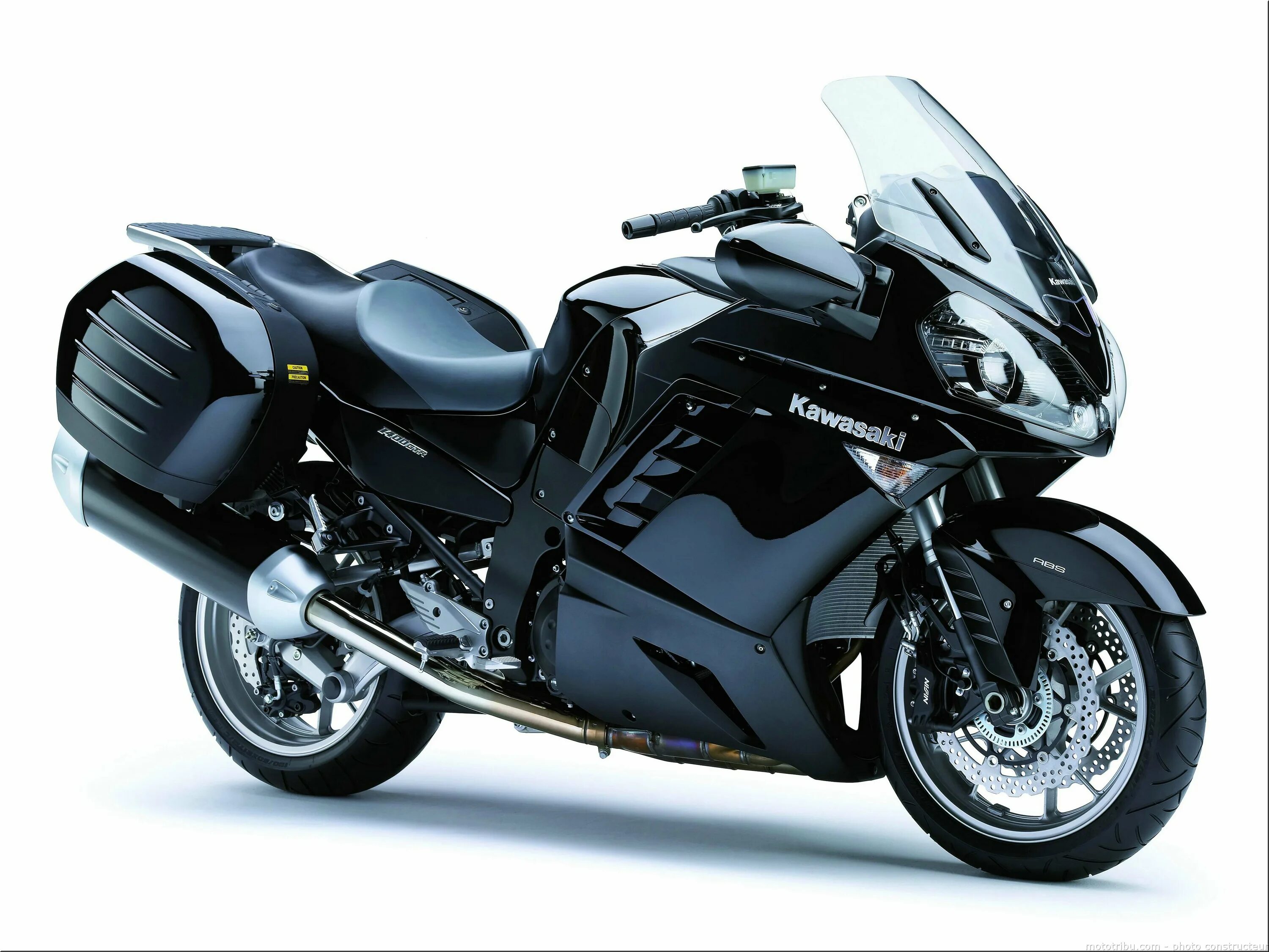 Мотоциклы майкоп. Кавасаки 1400 GTR. Kawasaki GTR 1400. GTR 1400 Kawasaki 2011. Kawasaki Grand Tourer.