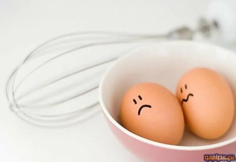 Пасхальные игры прятание яиц. Спрятанные по дому и саду пасхальные яйца. Прятание яиц на пасху. Hide eggs. Happy easter flashcards.