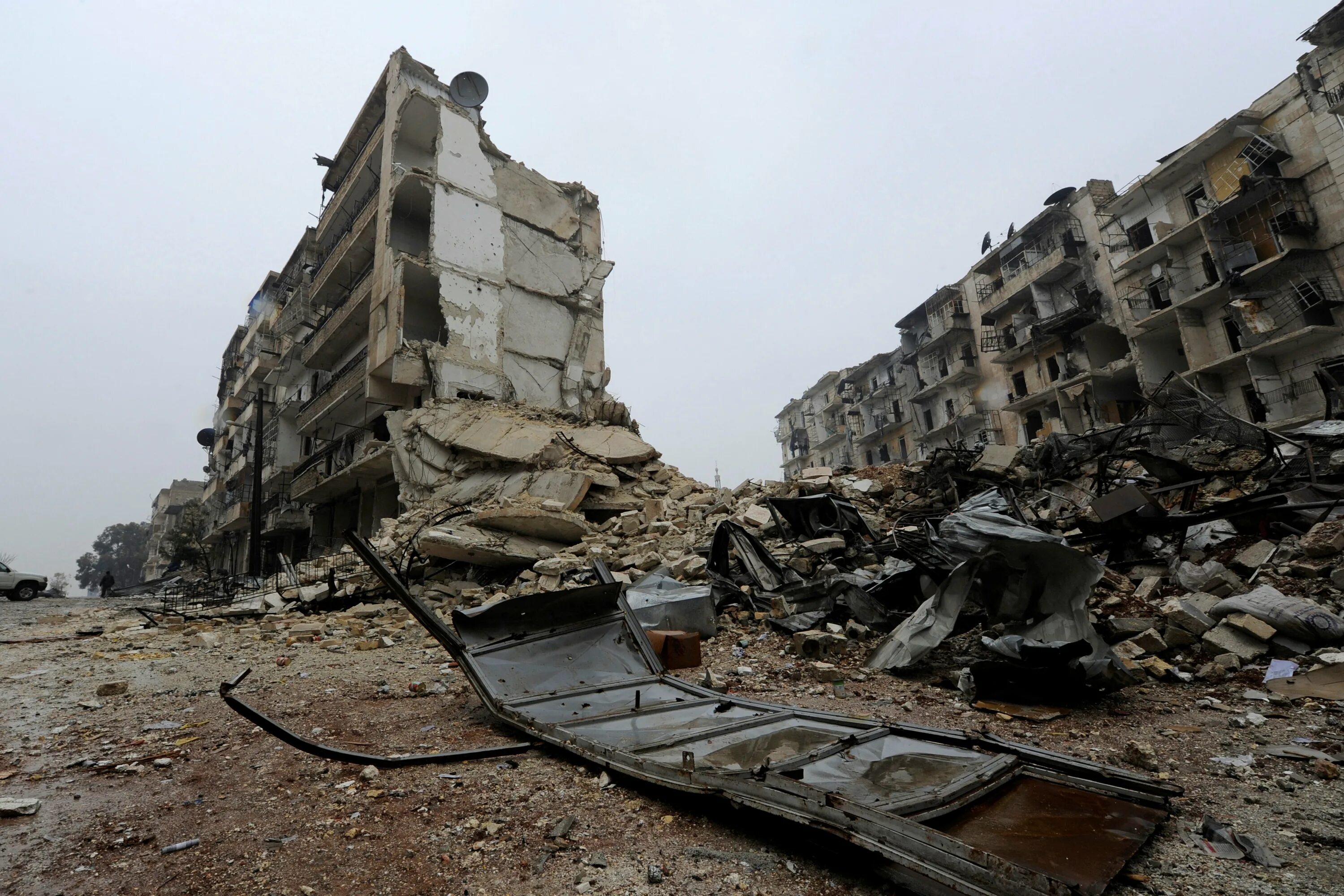 Развалины Алеппо. Сирия здания Алеппо. Разбомбленные города Сирии. Разрушенные здания в Сирии.