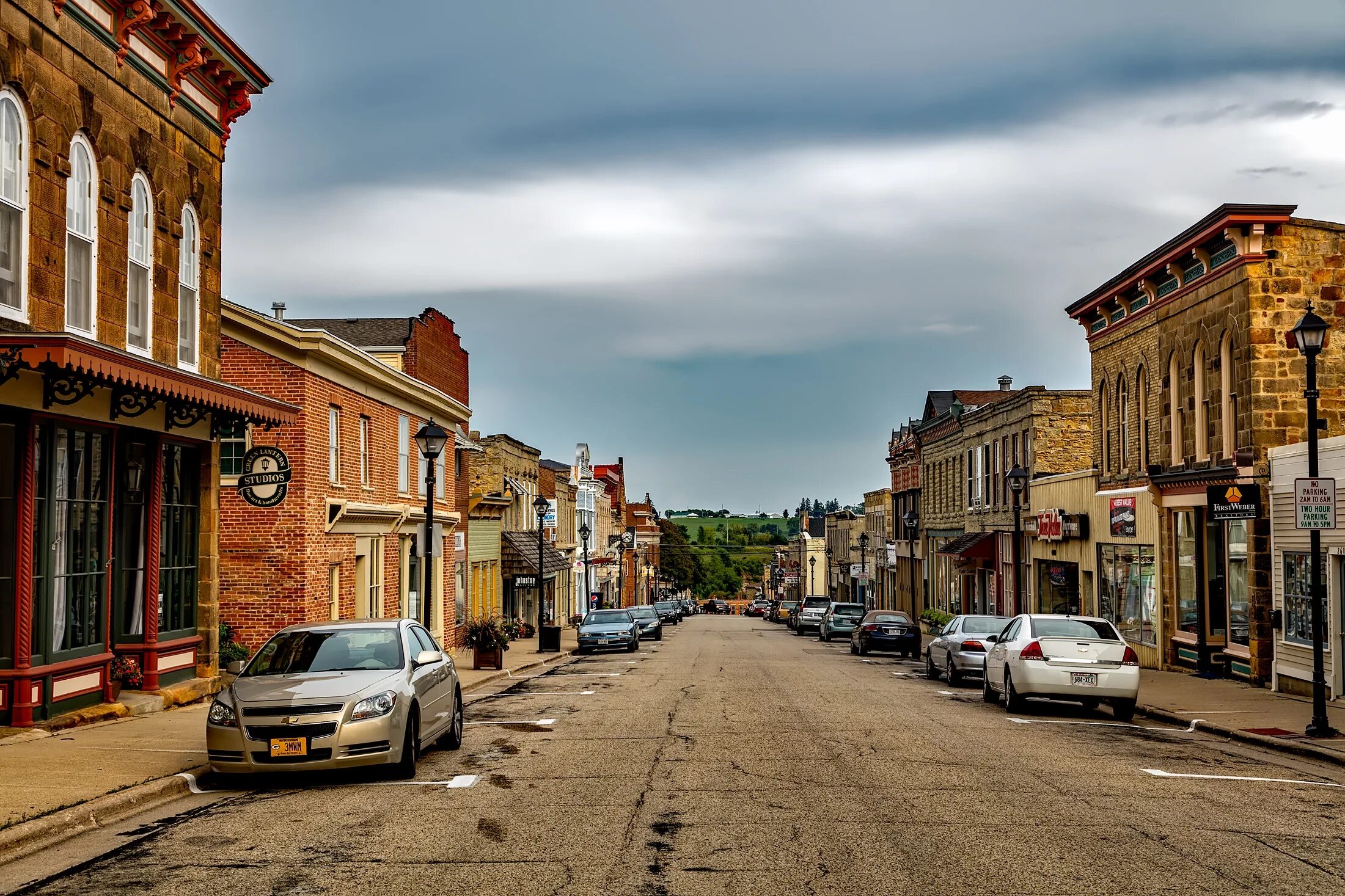 Америка центр провинциального города. Городок в Висконсине (small Town Wisconsin) 2020. Провинциальная улица маленького города. Провинциальный городок России. Малые города 37