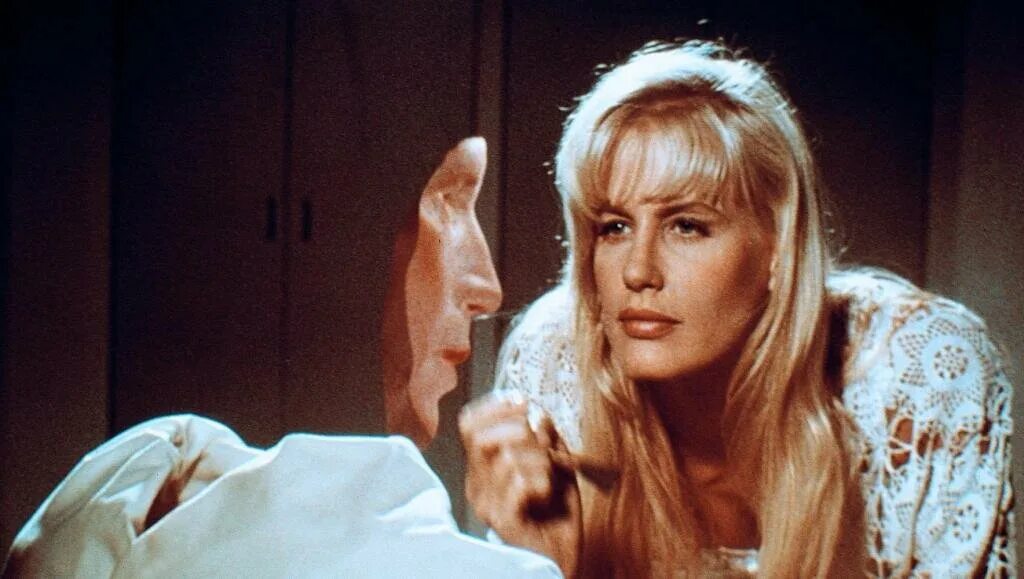 Человек невидимка 1992. Дэрил ханна 1992. Невидимка 1992. Исповедь невидимки фильм 1992 дэрил ханна. Человек-невидимка фильм 1992.