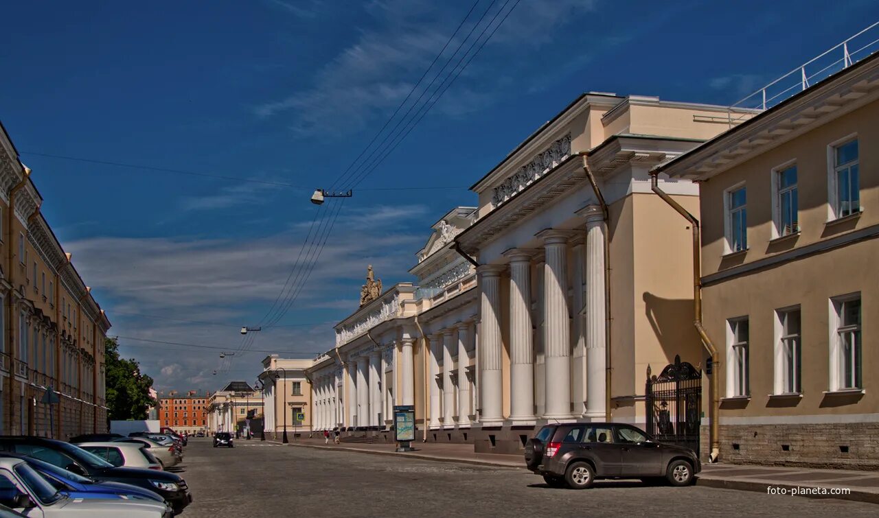 Итальянская улица в Санкт-Петербурге. Питер итальянская улица. Портик Росси на итальянской улице. Улица итальянская Орел. Театр итальянская улица