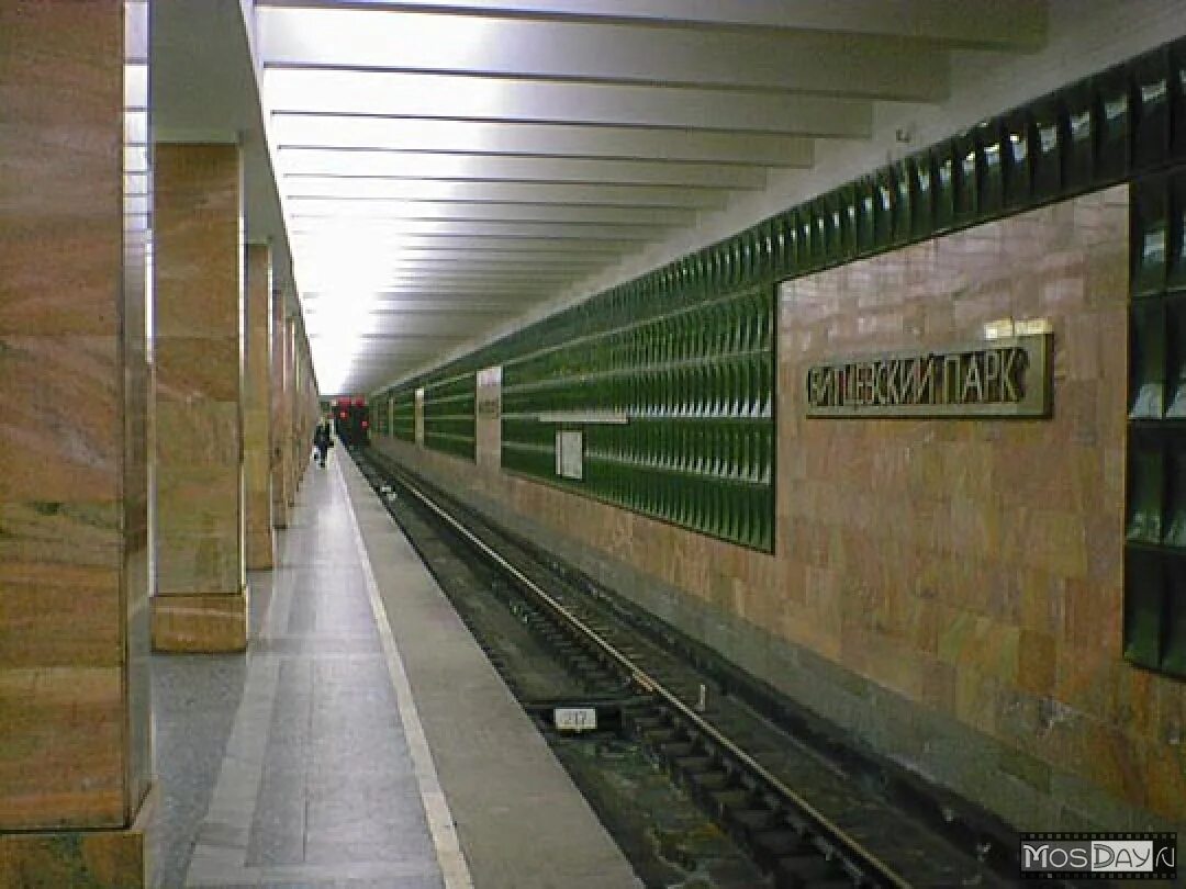 Станция метро новоясеневская. Станция метро битцевский парк. Станция метро новоясеневская. Новоясеневская поезда. Метро новоясеневская фото.