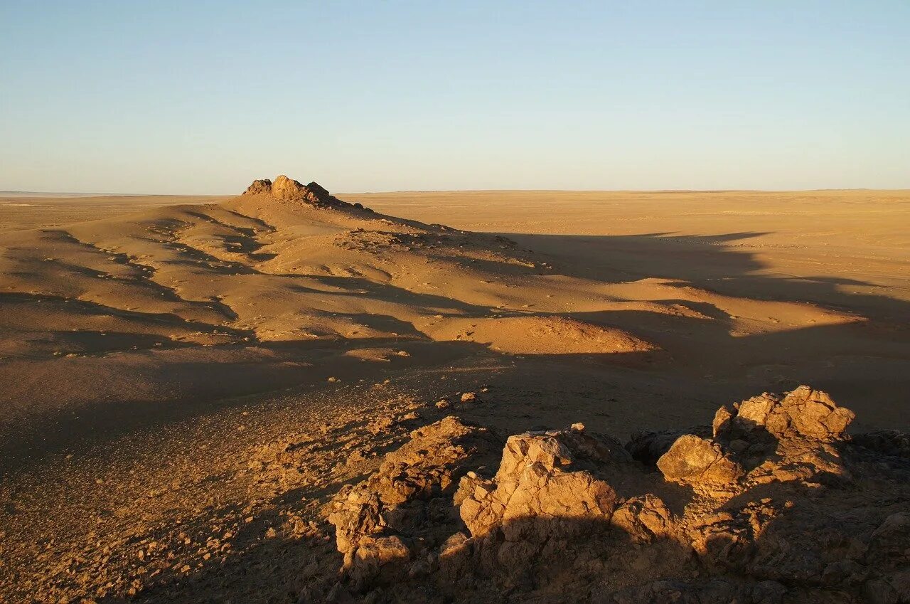 Гоби это пустыня. Монголия Гоби. Пустыня Гоби. Степь Гоби. Пустыни Монголии.