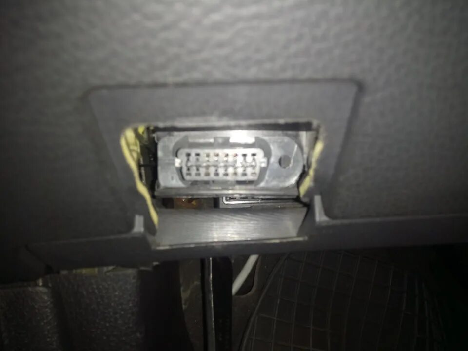 Elm разъем. Volvo xc90 диагностический разъем. volvo s80 разъем elm. volvo xc60 2 obd. диагностический разъем вольво s90.