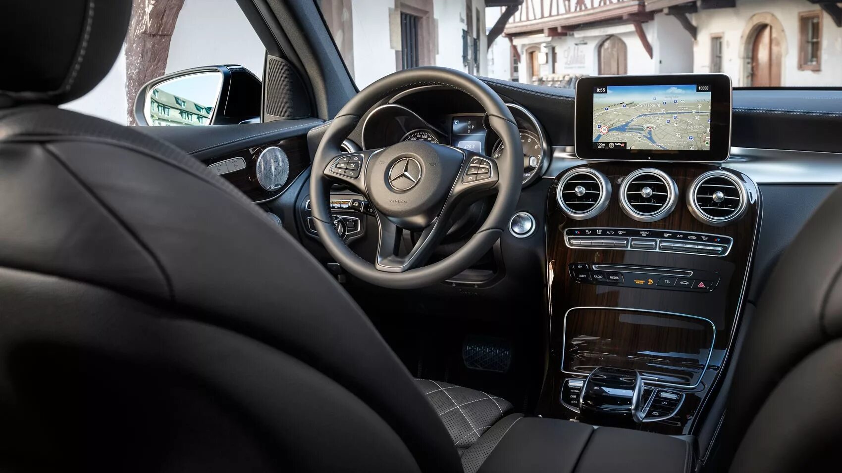 Разгон glc. Мерседес-бенц glc 250 салон. мерседес glc 250 d салон. glc 250d салон. glc 250 салон.