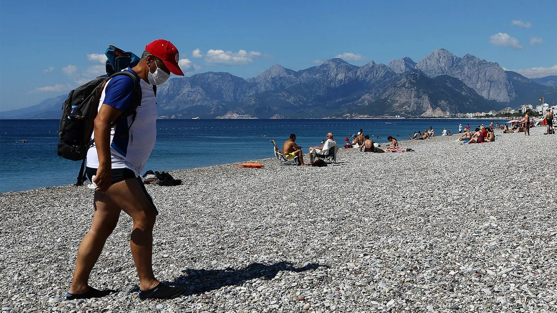 В конце октября когда последние курортные. Туристы в Турции. Турция туризм. Пляжный туризм. Туризм в Крыму.