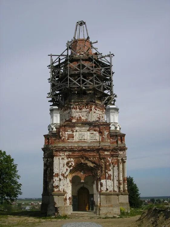 Деревня низино ломоносовского. Церковь в Низино Ломоносовского района. Церковь Александры царицы в Низино. Низино Ломоносовский район храм Александры. Церковь Низино великомученицы Александры.