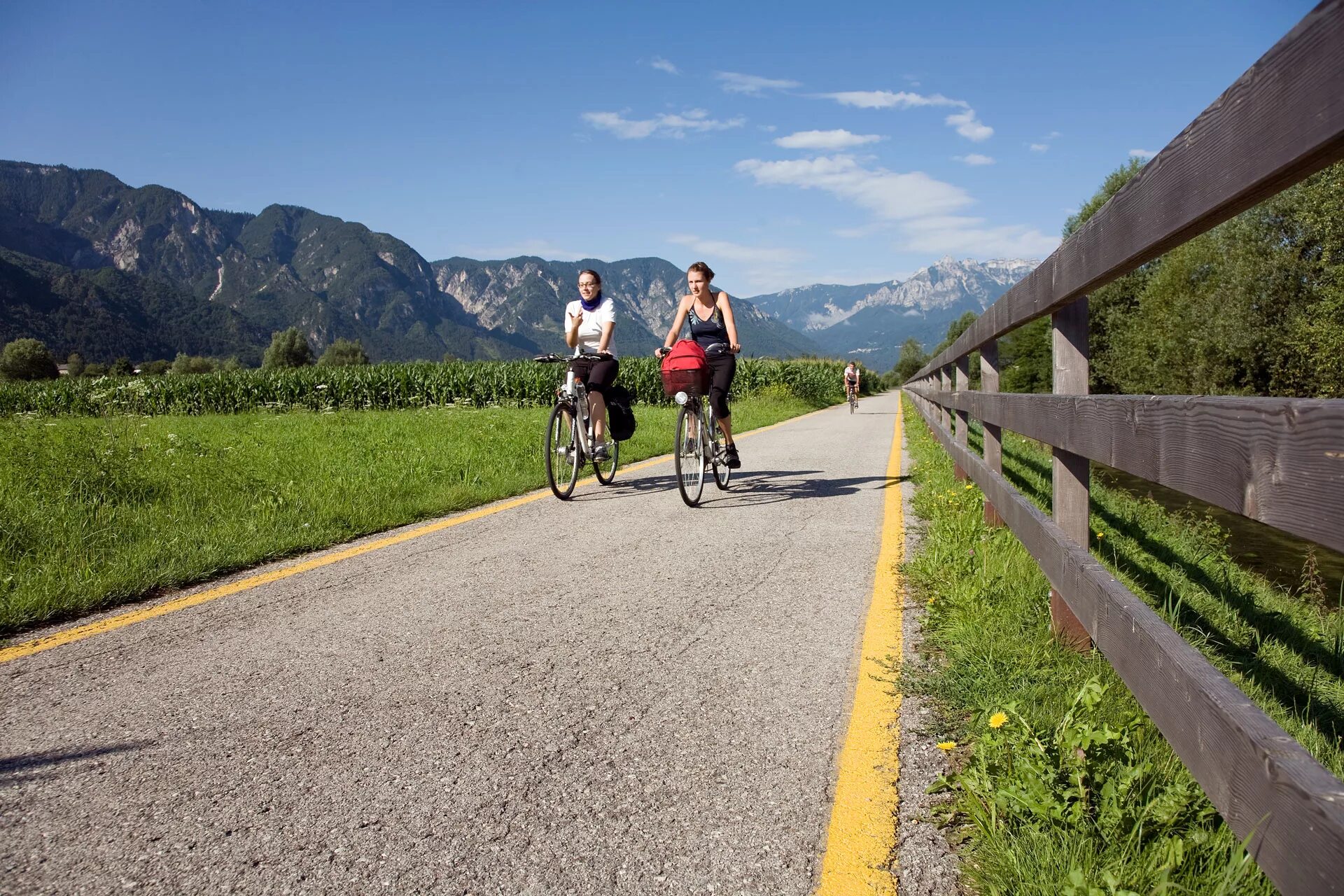 Велосипедный туризм картинки. Caminando велосипед. Touring Holiday. By Bike. Unique experience