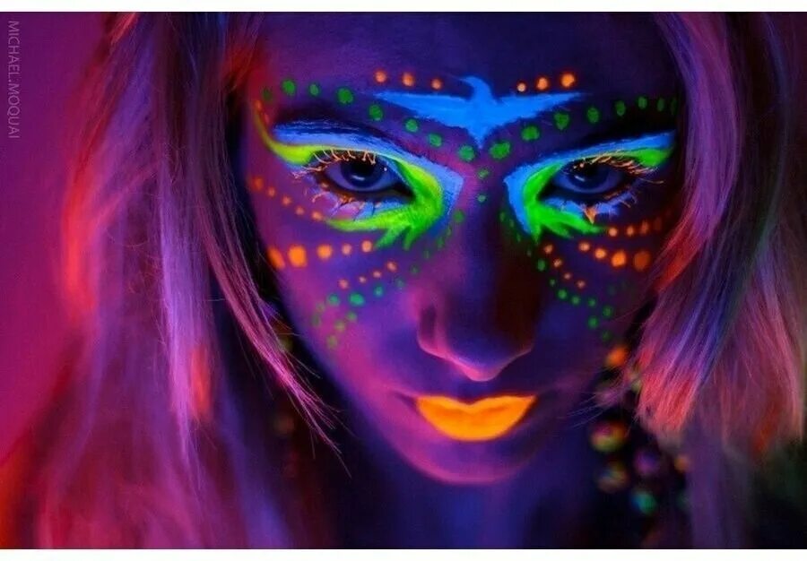макияж неоновыми красками. фотосессия в ультрафиолете. светящиеся лица. макияж неоновыми красками. неоновый аквагрим для детей.