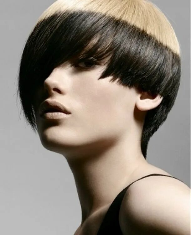 креативное окрашивание волос. колорирование на светлые волосы. стрижка гарсон 2022. мелирование на средние волосы с челкой. стрижки и окрашивание на средние волосы.