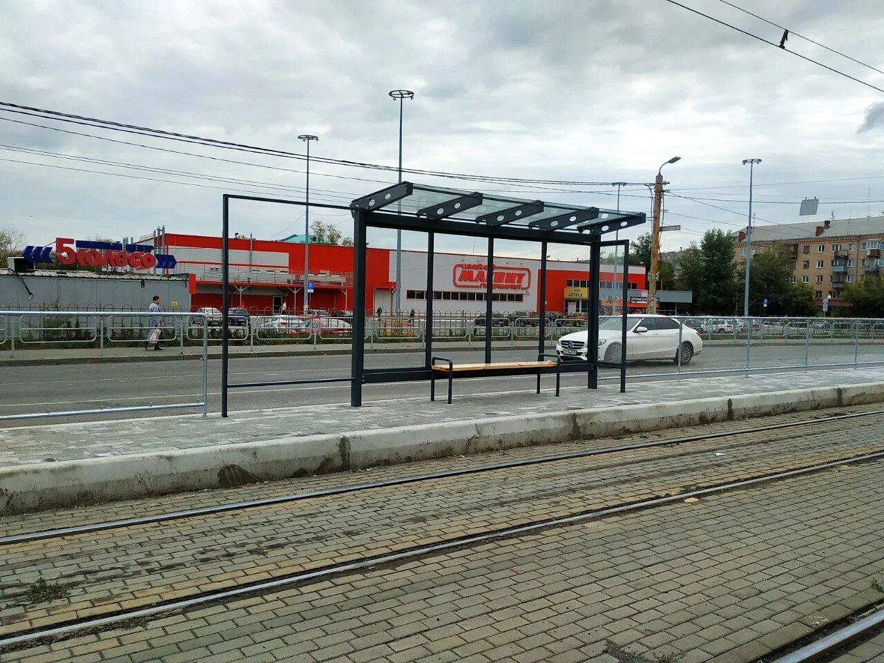 Платформы Челябинск трамвай. Трамвайные остановки на Каслинской Челябинск. Остановка. Остановка строительная. Остановиться в челябинске