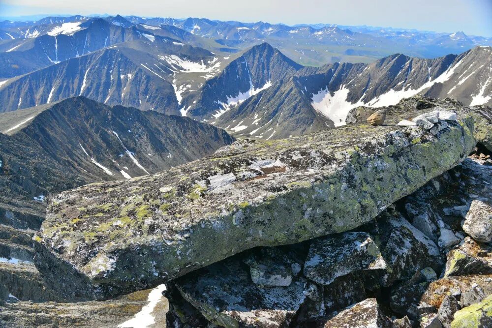 Самая низкая гора урала. Гора народная вершина. Уральские горы народная. Гора Нагорная Уральские горы. Самая высокая вершина Урала - гора народная.