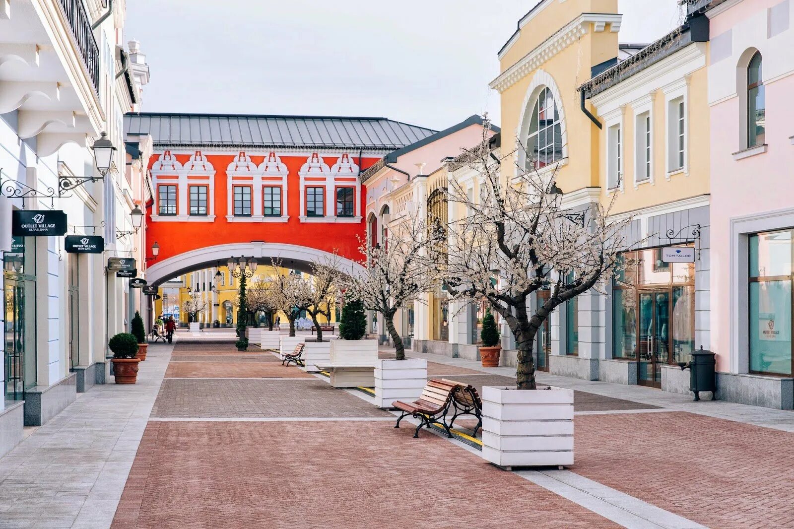 Novaya outlet village