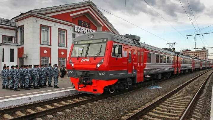 Фото в электричке до заринска зимой. Станция заринская. Новосибирск заринск электричка. Электричка новосибирск новокузнецк расписание. Эд9м-0232.