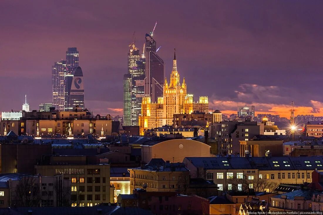 Страна меньше москвы. Вечерняя Москва. Современная Москва. Москва вечером. Ночная Москва.