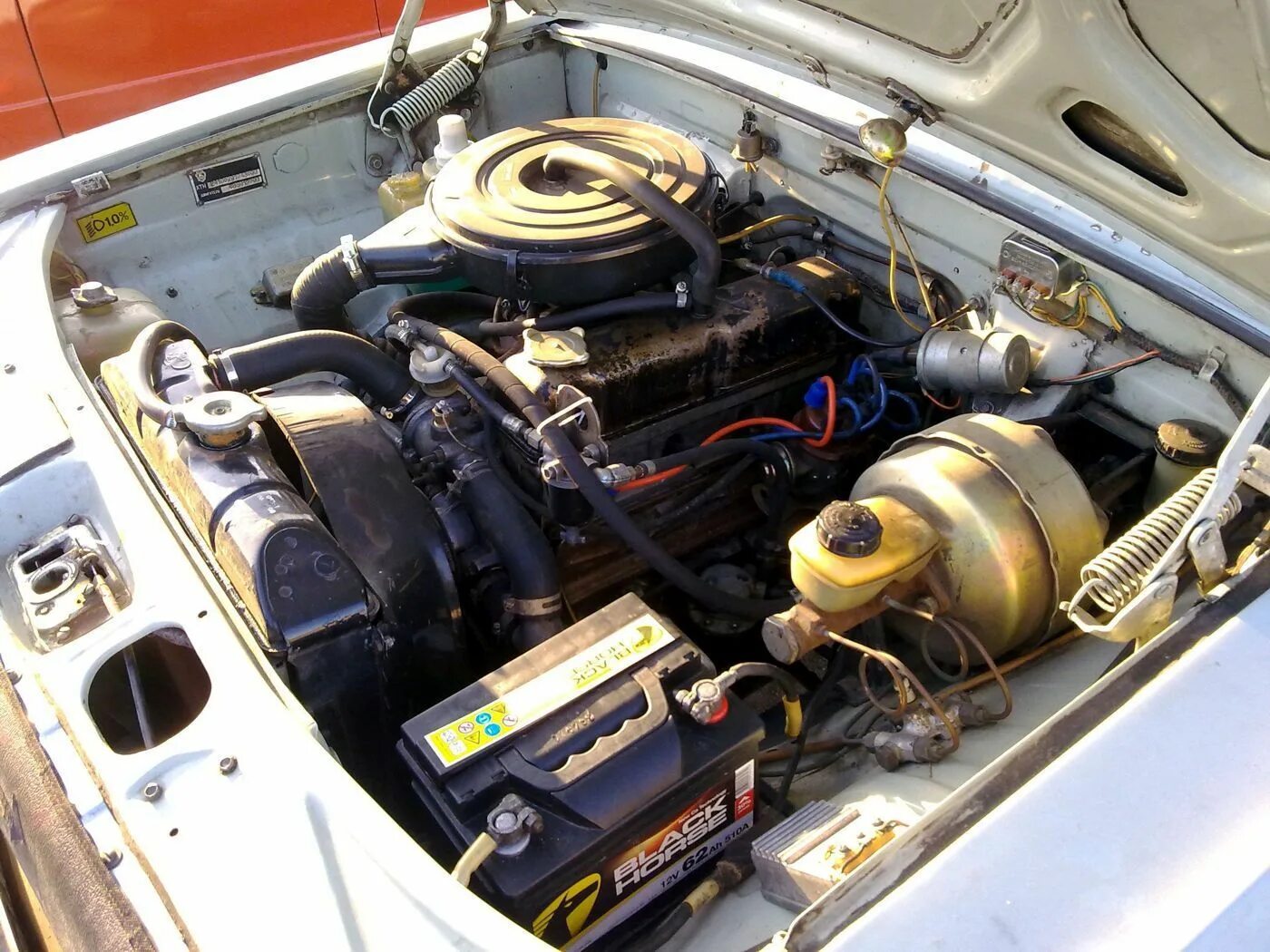 Машина газ мотор. Капот газ 12 зим. Волга газ 23. Мотор газ 21 волга. Газ м20 победа моторный отсек.