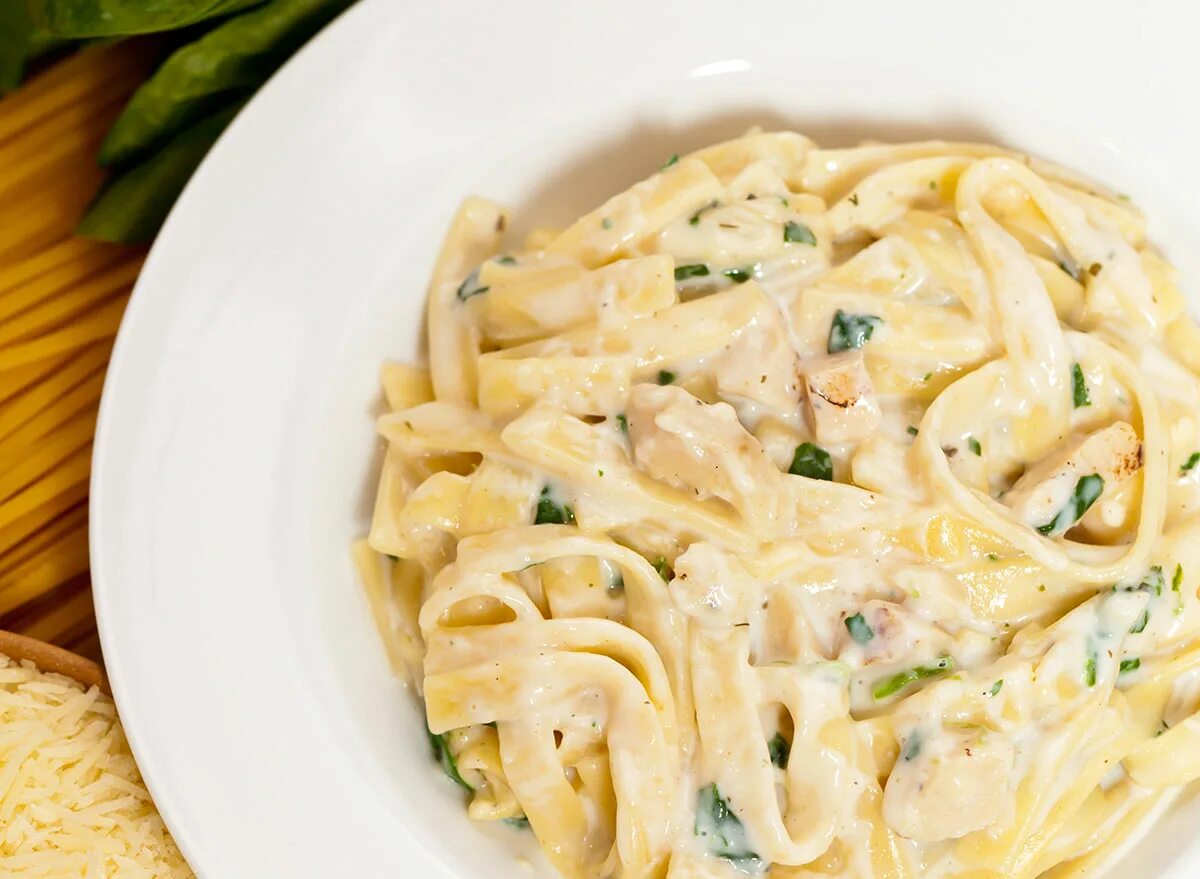 Макароны с курицей в сливочно сырном соусе. Макароны с курицей в сливочно сырном соусе