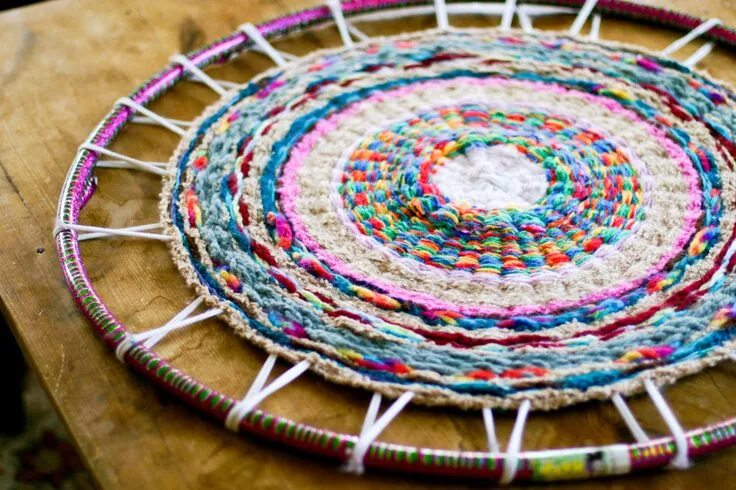 Что можно сделать из старой пряжи Alfombra borlas Tapete de pompons, Tapete de pompom, Diy tapete