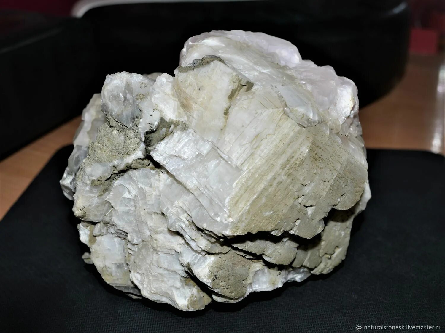 Какой камень добывают в карелии кроме шунгита. Манганокальцит / минерал. Минералы Карелии. Друза кристаллов. Природный камень Карелия.