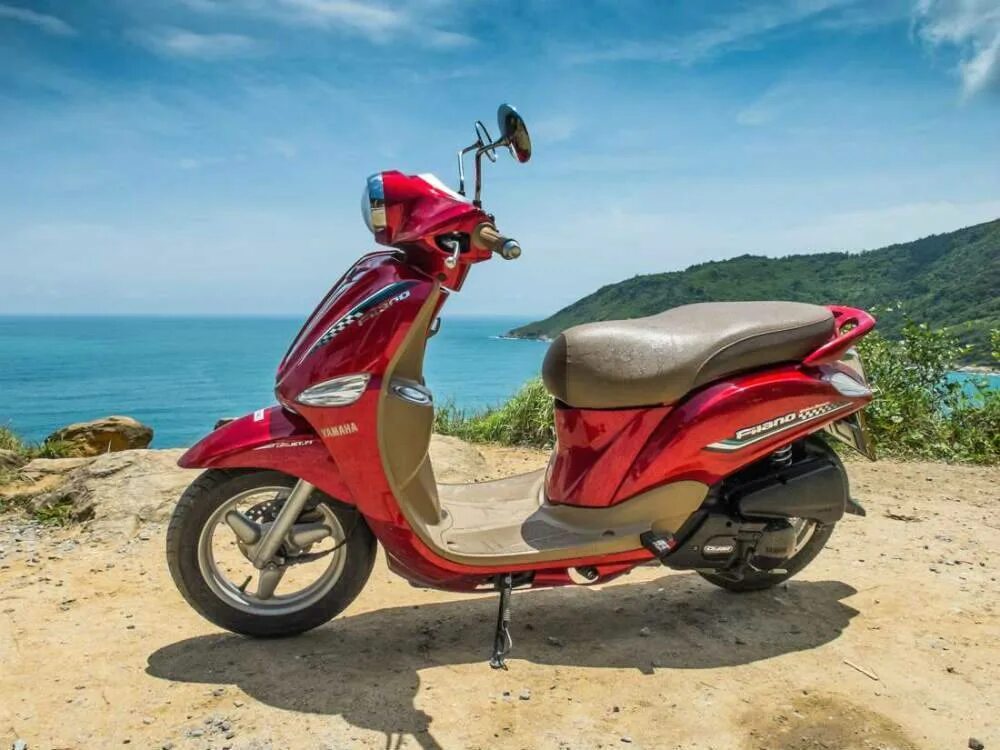 Снять скутер на кубе. Пхукет скутер. Мопеды в Тайланде. Мотобайк Honda в Тайланде. Тайские скутеры.