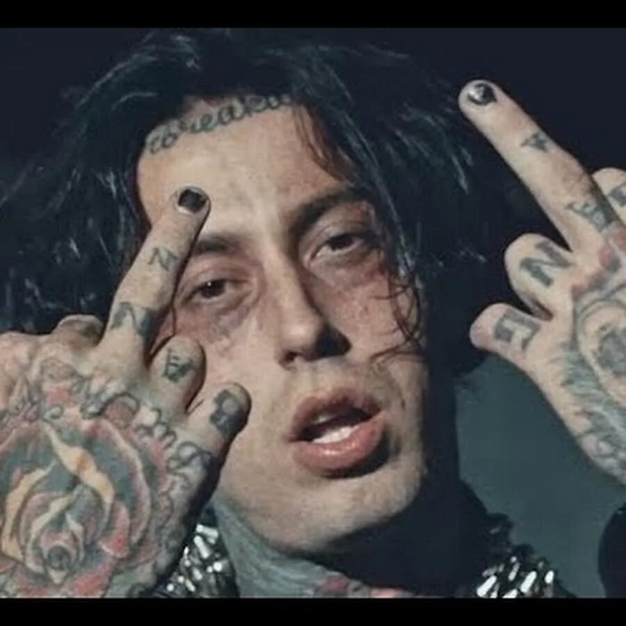 Burn world falling. Falling in Reverse. Falling in Reverse солист. Falling in Reverse 2022.