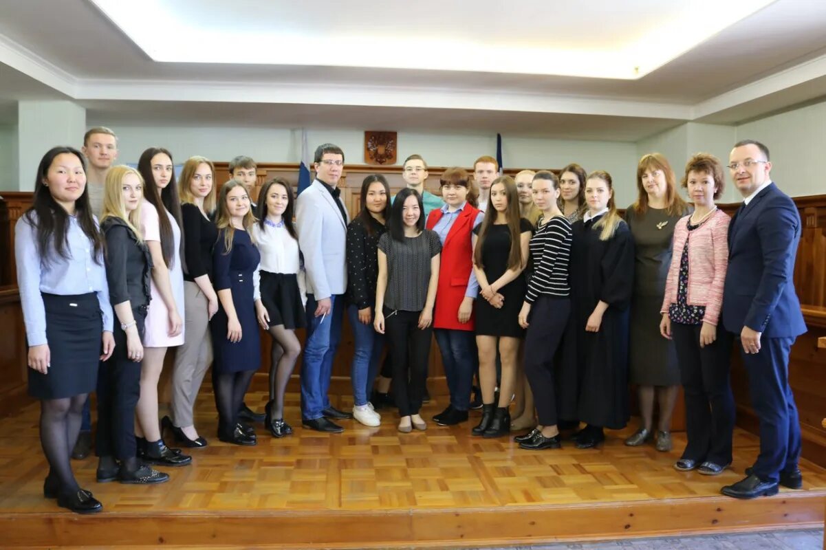 Юрфак иркутск. Юридический институт бгу иркутск. преподаватели бгу иркутск. иркутский университет юридический факультет. забгу юридический факультет.