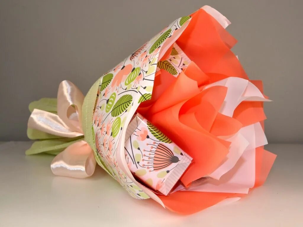 букет из пакетиков чая. букет из чайных пакетиков своими руками. букет из чая и шоколада. цветы из чайных пакетиков. мк чайно конфетный букет.