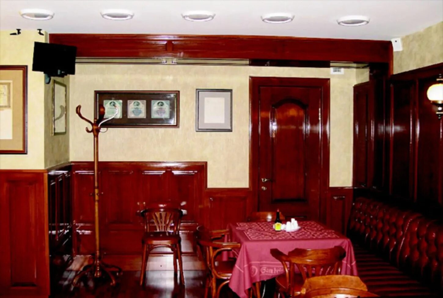 Медный банк фото. Свердлова 25 ресторан екатеринбург медный грош. Кафе медная грош красноуфимск. Медный грош екатеринбург. Медный грош ресторан екатеринбург.