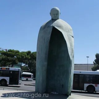 Памятник папе