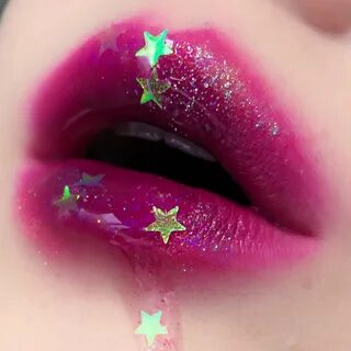 Красивые милые губы