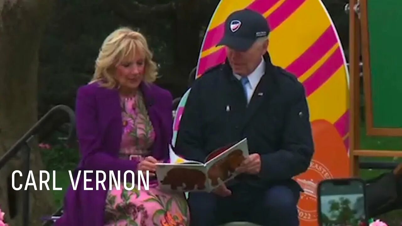 Biden terrified by Easter Bunny. Байден пасха день трансгендеров