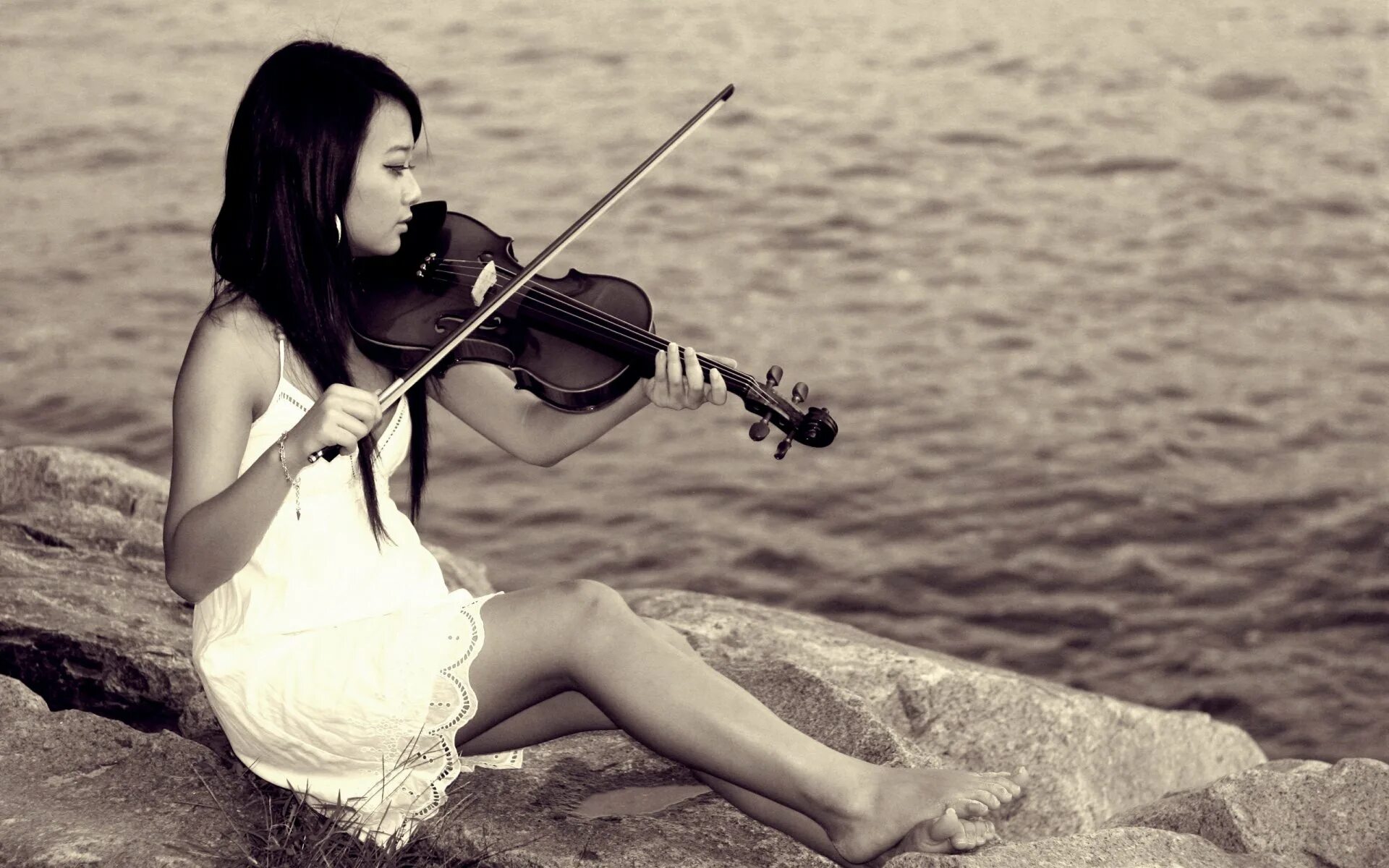 Девушки со скрипкой. Девочка со скрипкой. Фотосессия со скрипкой. Босая скрипачка. Скрипка рингтон на телефон
