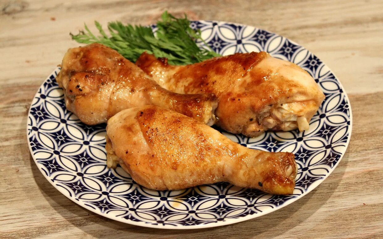 Как вкусно пожарить куриные голени на сковороде. Куриные ножки. жареные куриные ножки. голень куриная жареная. жареная курица.