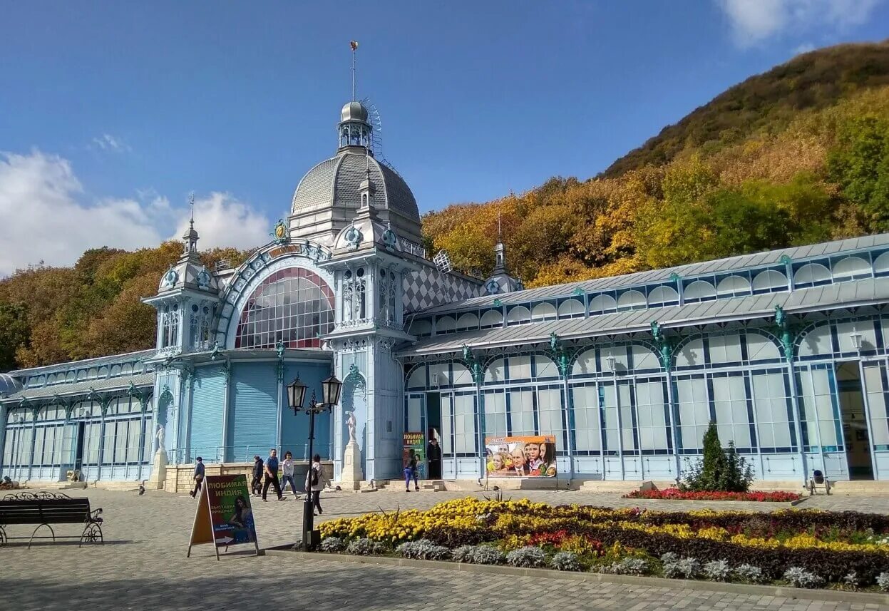 Железноводск название. Пушкинская галерея Железноводск. Курортный парк Железноводска Пушкинская галерея. Железноводск достопримечательности Пушкинская галерея. Галерея Пушкина в Железноводске.