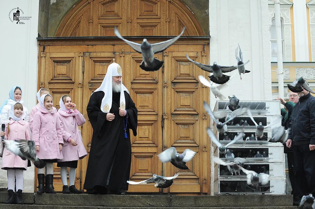 Какое сегодня благовещение. Благовещение в России. Благовещение служба. Благовещение Пресвятой Богородицы служба. Благовещение народный праздник.