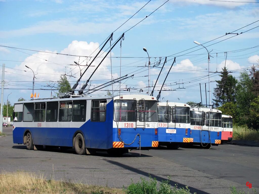 Троллейбус 10 ижевск сегодня. Зиу 682 ижевск. 9 троллейбус ижевск. зиу-682в-012. троллейбус зиу 682 ижевск.