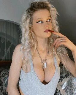 Слив горячих фотографий популярного тик токера liana_cristal juice model го...